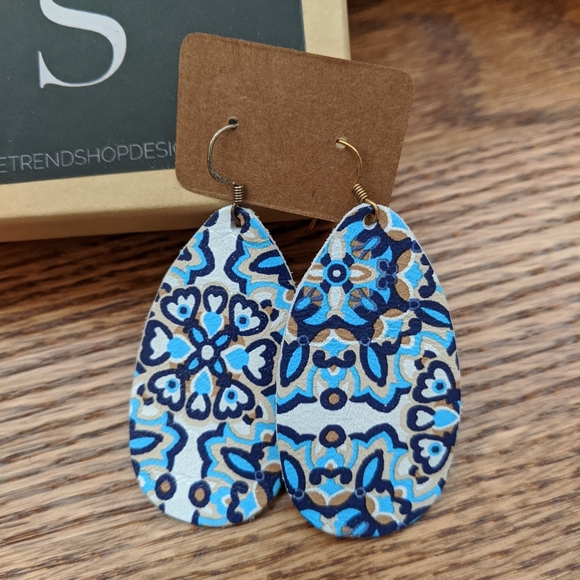 Trend Shop leather earrings - Picture 2 of 5